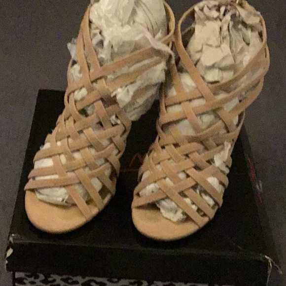 Anne Michelle suede gladiator booties/pumps - Picture 10 of 14